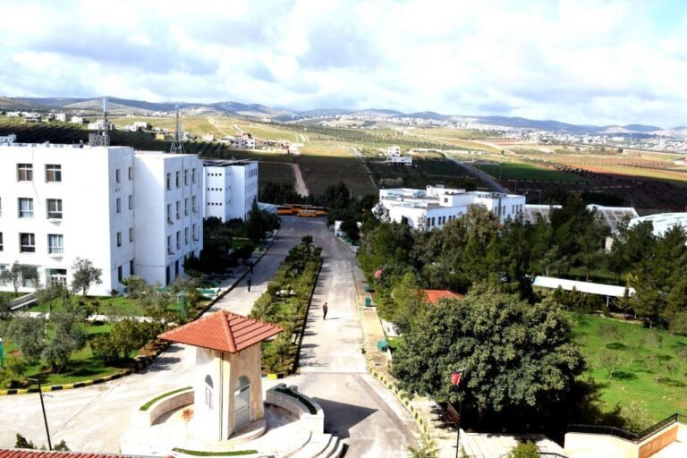 وفد من مؤسسة UNIRANKS يزور جامعة إربد الأهلية بهدف توقيع مذكرة تعاون مشتركة