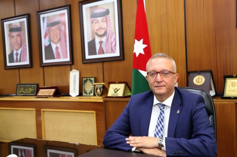 رئيس جامعة اليرموك يوجه رسالة لطلبة الجامعة بمناسبة بدء العام الجامعي الجديد