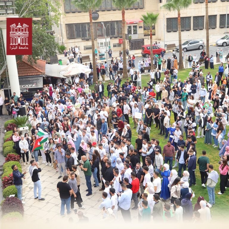 جامعة البترا تبدأ الفصل الدراسي بوقفة تضامنية دعمًا لصمود غزة