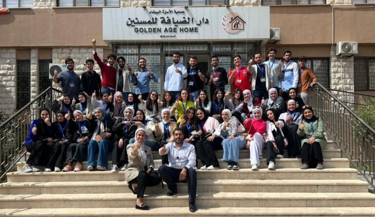 تجربة مثرية لطلبة “الشرق الأوسط” في دارٍ للمسنين