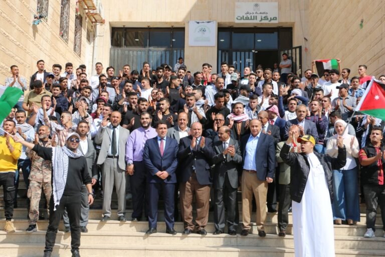 جامعة جرش تنظم وقفة تضامنية ضد العدوان الغاشم على أهلنا في غزة