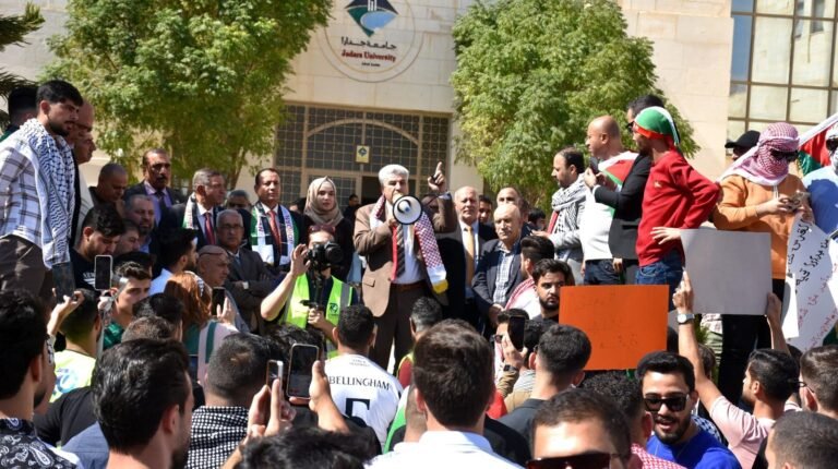جامعة جدارا تقيم وقفة تضامنية نصرة لأهلنا في قطاع غزة