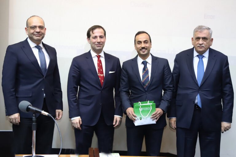 “عبيدات” يكرم خريج كلية طب الأسنان الحاصل على جائزة “باري إيفانز” من كلية الجراحين الملكية في إيرلندا