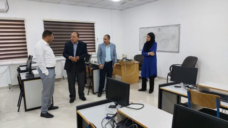 الخلايلة يتفقد سير العملية التدريسية في كلية الأعمال في جامعة جرش ويلتقي عميد وأعضاء هيئة التدريس فيها