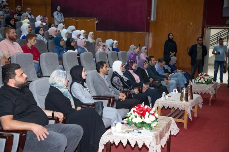 محاضرة توعوية في الجامعة الهاشمية تدعو فيها الشباب للتمسك بالأمل والابتعاد عن الاحباط في ظل الأحداث الراهنة
