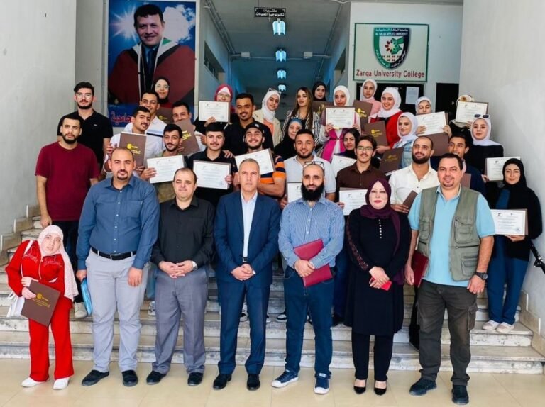 كلية الزرقاء الجامعية تعقد دورة التسويق الالكتروني