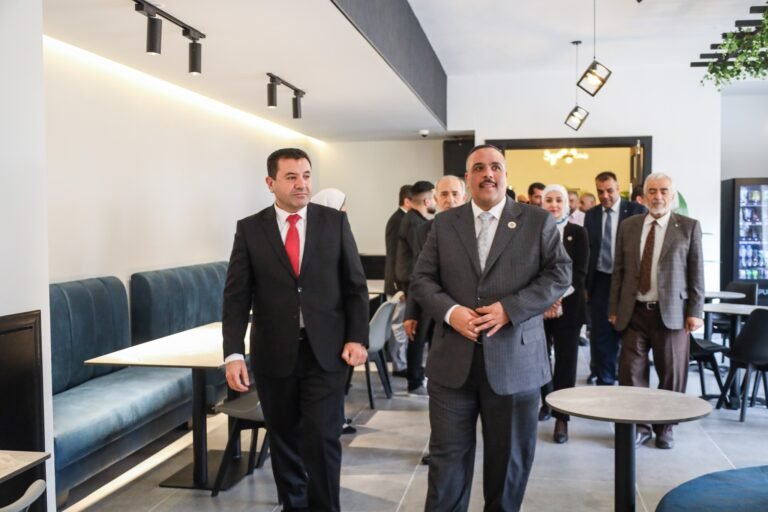 رئيس جامعة العلوم الإسلامية يفتتح استراحة كلية المال والأعمال
