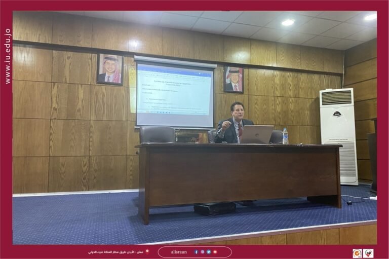 كلية الآداب تنظم محاضرة بعنوان “التطور النظري للغويات النظرية”