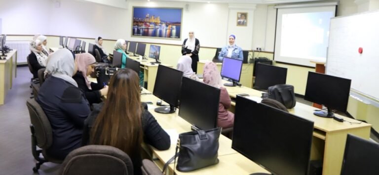 البلقاء التطبيقية تعقد دورة الجداول الالكترونية Excel لموظفي الحكومة في محافظة البلقاء