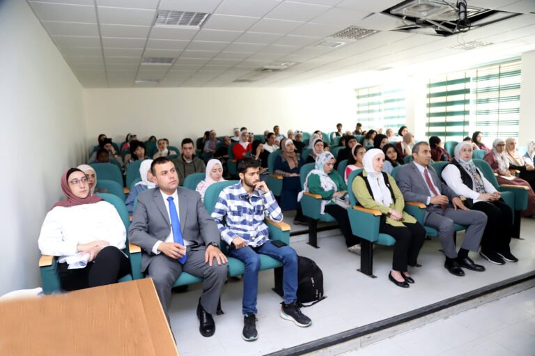 “نشاط تعريفي بالجمعية الأردنية للعمل الاجتماعي في “الأردنية”