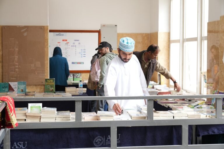 افتتاح معرض الكتاب في جامعة العلوم التطبيقية تحت شعار “وخير جليس في الزمان كتاب”