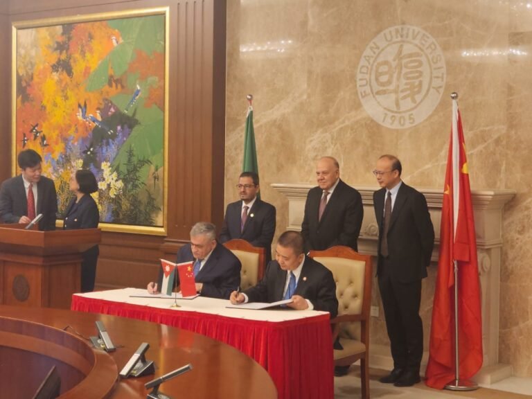 الجامعة الأردنية تشارك في المنتدى العربي الصيني حول التنمية العالمية والحوكمة في جامعة فودان