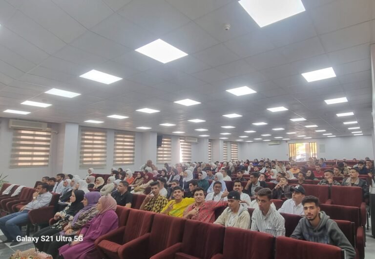عميد كلية التمريض في جامعة جرش يلتقي الطلبة الجدد في الكلية