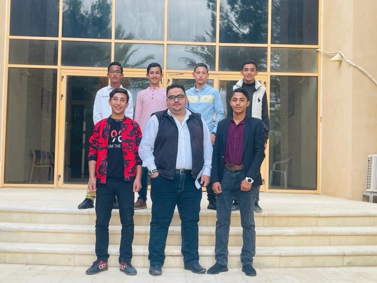 اذاعة صوت الجنوب تستقبل مجموعة من طلبة مدرسة علي بن أبي طالب