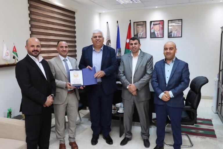 كلية تكنولوجيا المعلومات في الجامعة الأمريكية تستضيف JoDDB لتقديم جلسات توجيهية للطلبة