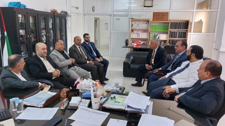 رئيس جامعة جرش يلتقي أعضاء هيئة التدريس في كلية الشريعة