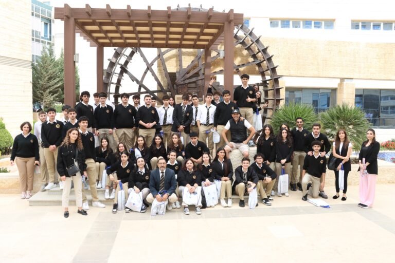 وفد طلابي من المدرسة الأمريكية الحديثة يزور الجامعة الألمانية الأردنية