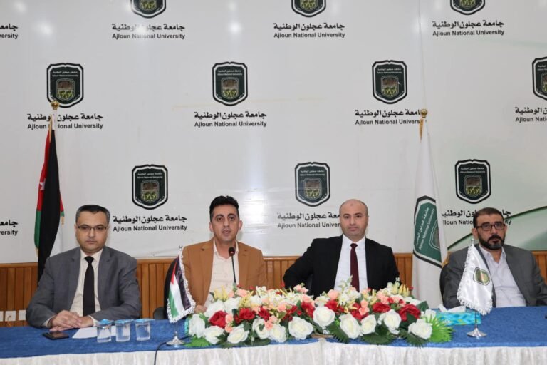 عميد كلية تكنولوجيا المعلومات في جامعة عجلون الوطنية يلتقي الطلبة الجدد