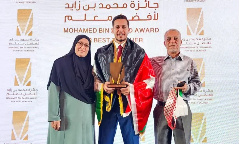 المعلم الأردني أحمد أبو شندي ثالثا في جائزة محمد بن زايد لأفضل معلم