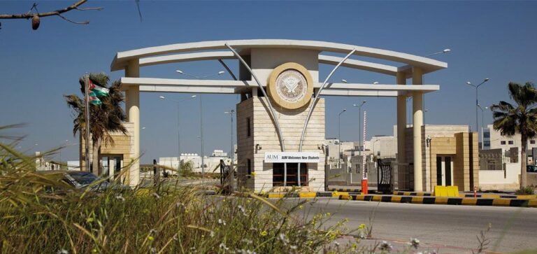 الجامعة الأميركية في مادبا تنظم وقفة تضامنية دعما لإخواننا في فلسطين