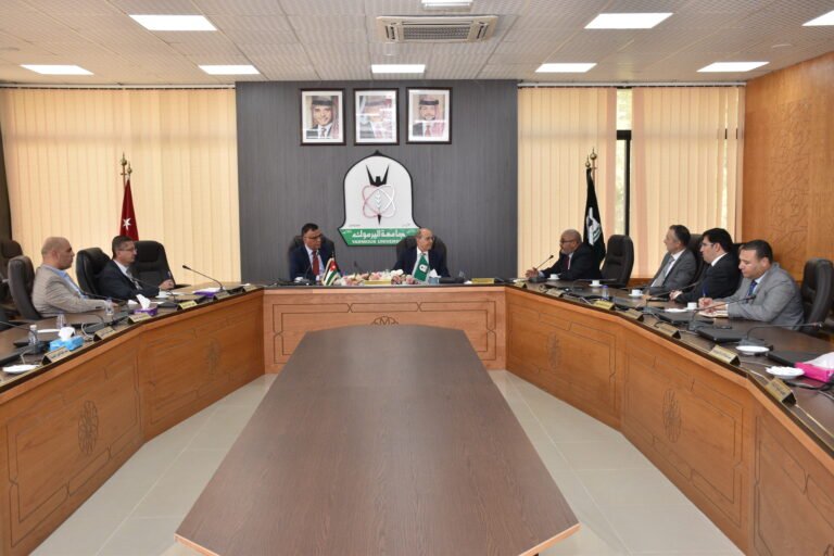 وفد من “الأكاديمية الليبية” يزور جامعة اليرموك