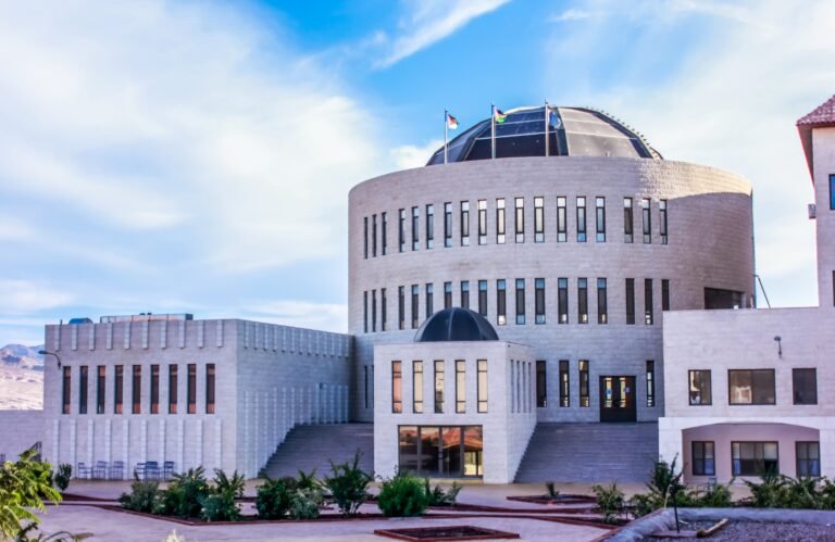 جامعة العقبة للتكنولوجيا تقييم صلاة الغائب على أرواح شهداء غزة