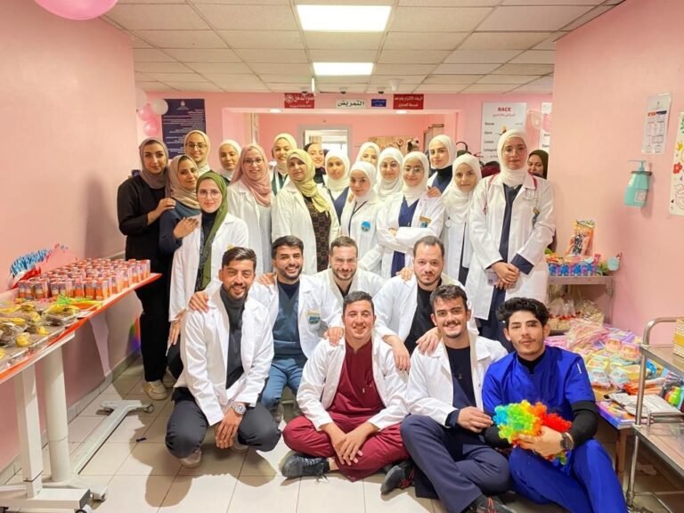 طلبة كلية التمريض بجامعة الزرقاء ينظمون نشاطاً بمناسبة يوم الطفل العالمي