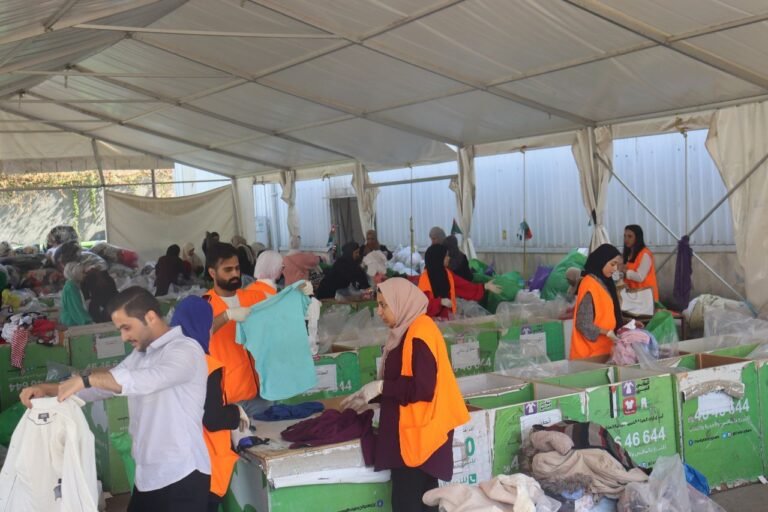 فريق ساعد التطوعيّ يزور بنك الملابس