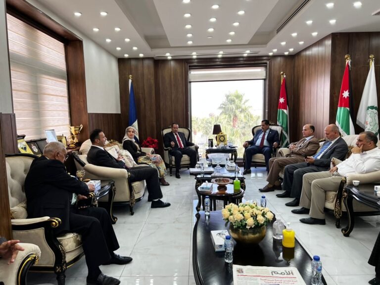 جامعة بني سويف تكرم حاكمية جامعة جدارا