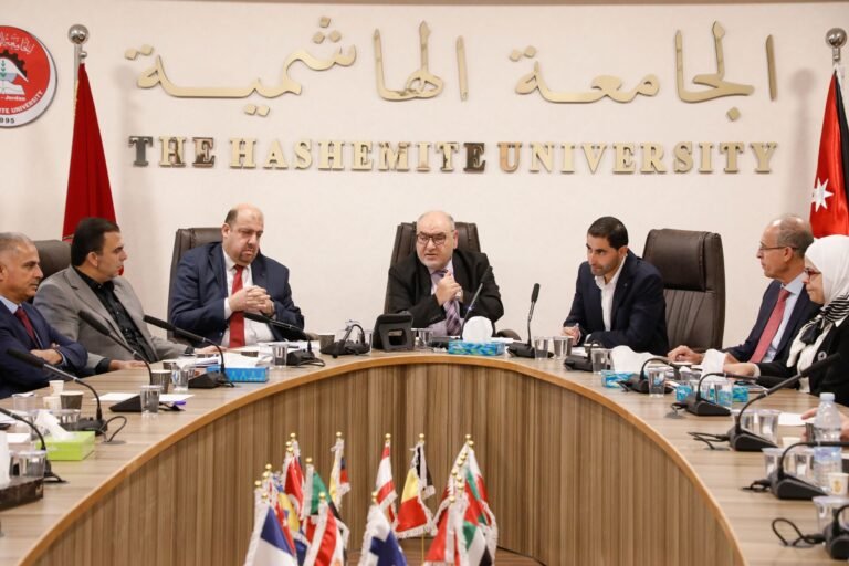 مجلس الجامعة الهاشمية يفتتح جلسته الأولى بقراءة الفاتحة على أوراح الشهداء في غزة والضفة الغربية