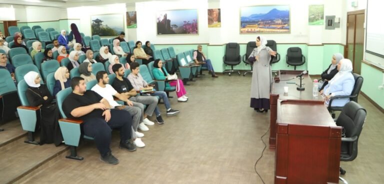 محاضرة توعوية في البلقاء التطبيقية لطلبة تخصصات تكنولوجيا المعلومات والاتصالات