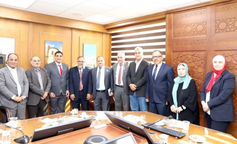 وفد أكاديمي من جامعة نزوى العمانية يزور البلقاء التطبيقية