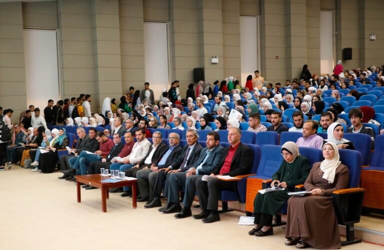 “نشيد الأرجوان” رسائل تضامن من كلية الآداب إلى غزة هاشم في الجامعة الهاشمية