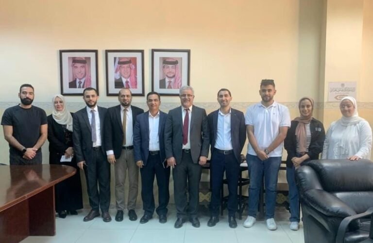 عميد شؤون الطلبة في الجامعة الهاشمية يلتقي بمندوبي مؤسسة شومان