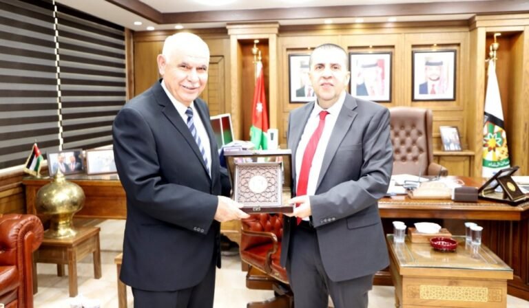 حرب غزة الواقع والتداعيات الاقليمية والدولية ندوة في البلقاء التطبيقية