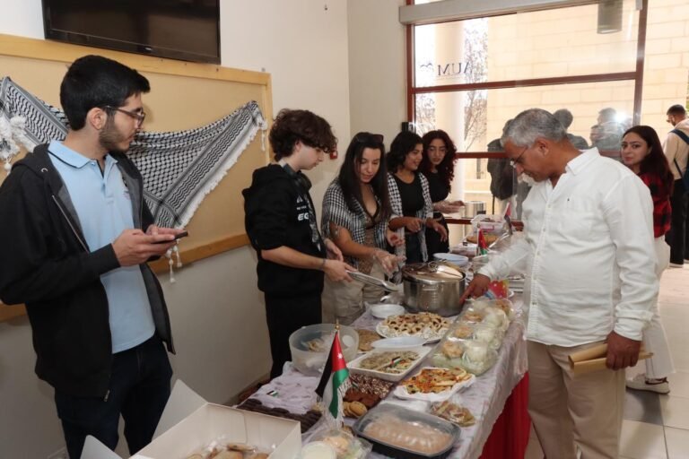 حملة جمع تبرعات في الجامعة الأمريكية في مادبا