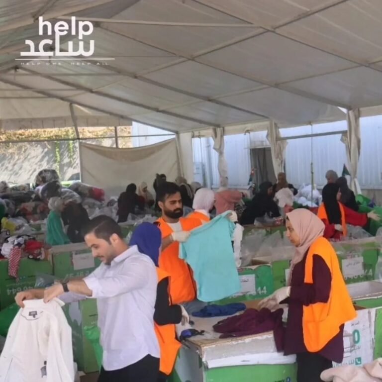 مبادرة خيرية لجمع الملابس للأسر العفيفة في جامعة جرش