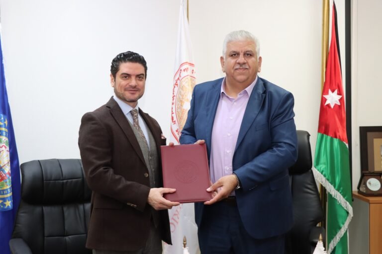 اتفاقية بين الجامعة الأمريكية في مادبا وأكاديمية الرواد للتدريب والاستشارات