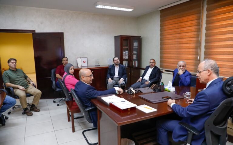 نائب رئيس الجامعة الهاشمية يلتقي أسرة مركز الدراسات والاستشارات وخدمة المجتمع