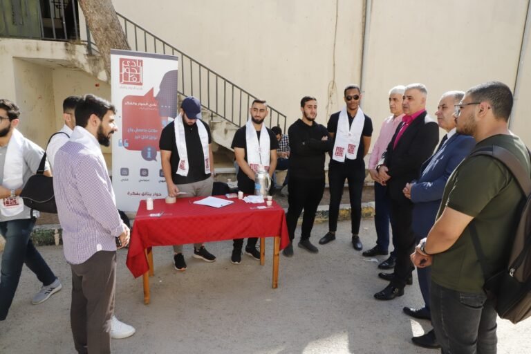 اليرموك: إقبال على الانتساب للأندية الطلابية وشطناوي يؤكد حرص الجامعة على توجيه طاقات الطلبة نحو الإبداع