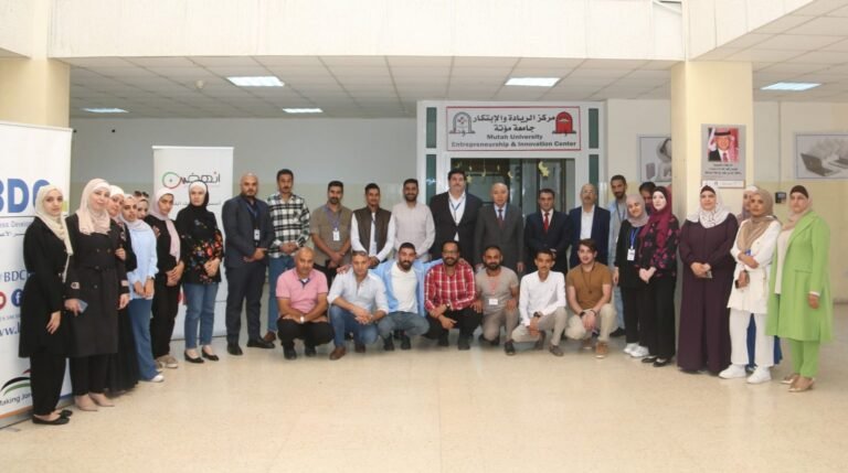 النعيمات يخرج المشاركين في البرنامج التدريبي للريادة في مركز الريادة والابتكار