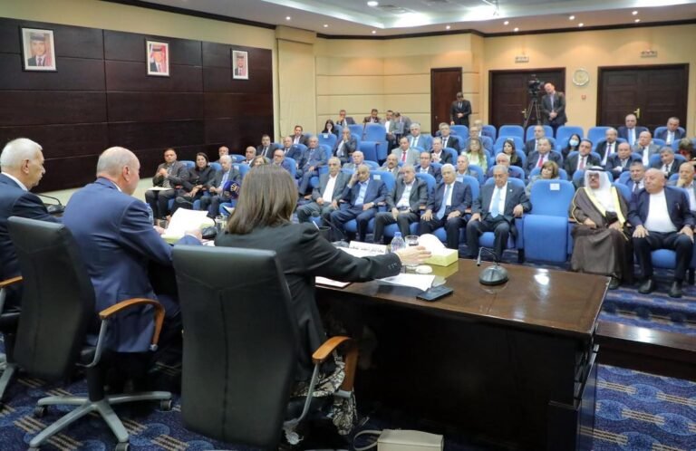 رئيس الجامعة الأميركية في مادبا الاستاذ الدكتور مأمون عكروش يشارك في الاجتماع الذي ترأسه رئيس مجلس الأعيان