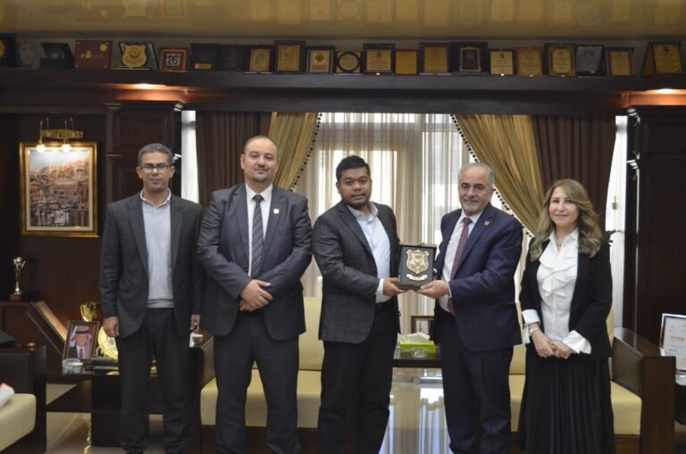 رئيس جامعة عمان الأهلية يبحث سبل التعاون مع الملحقية الثقافية الماليزية