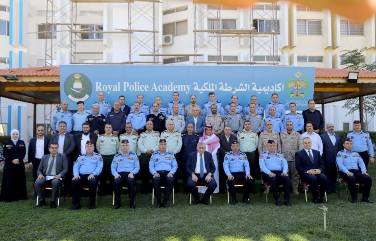 رئيس الجامعة الأردنية يلتقي طلبة أكاديمية الشرطة الملكية​