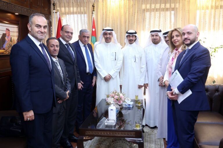 “الأردنية” والسفارة الكويتية تناقشان سبل توطيد التعاون الأكاديمي بينهما