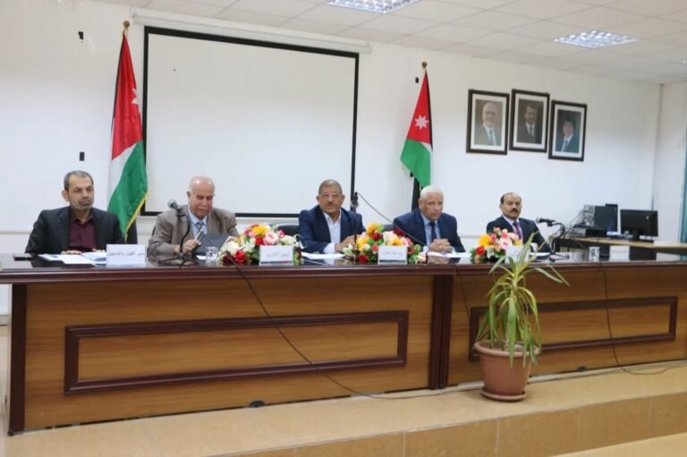 عميد كلية الحقوق في جامعة جرش يلتقي الطلبة الجدد