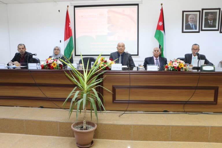 عميد آداب جرش يلتقي الطلبة الجدد