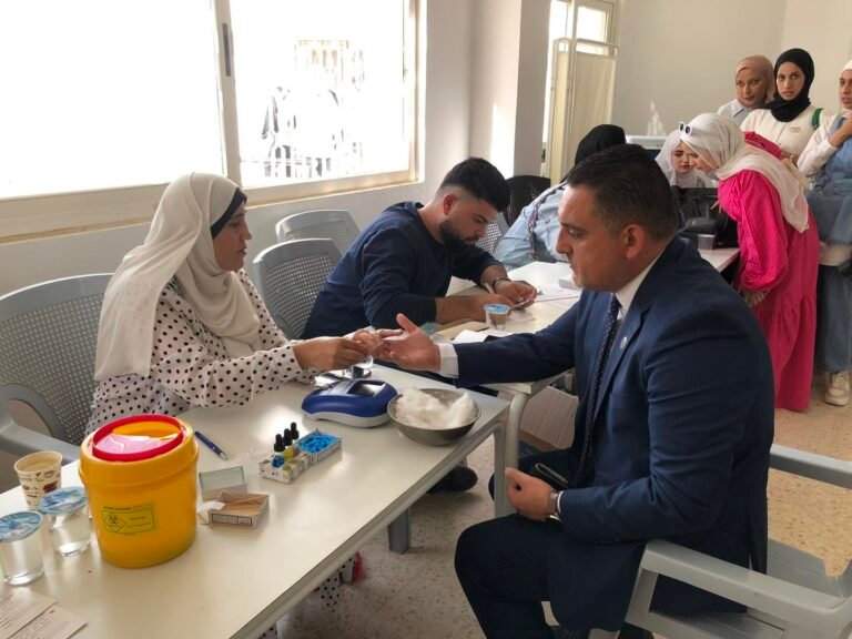 جامعة إربد الأهلية تطلق حملة للتبرع بالدم تضامنًا مع قطاع غزة