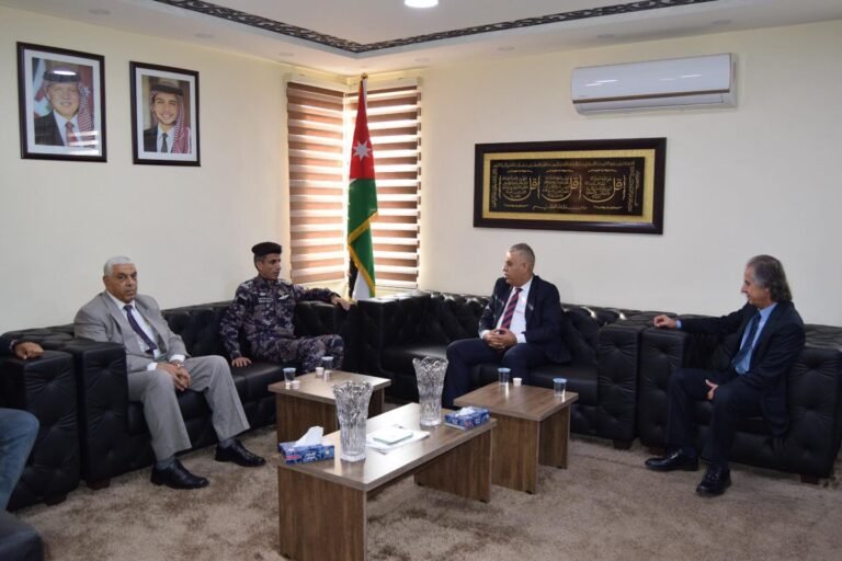 جامعة إربد الأهلية تنظم ورشة عمل بعنوان طرق التعامل مع الحرائق والإسعافات الأولية