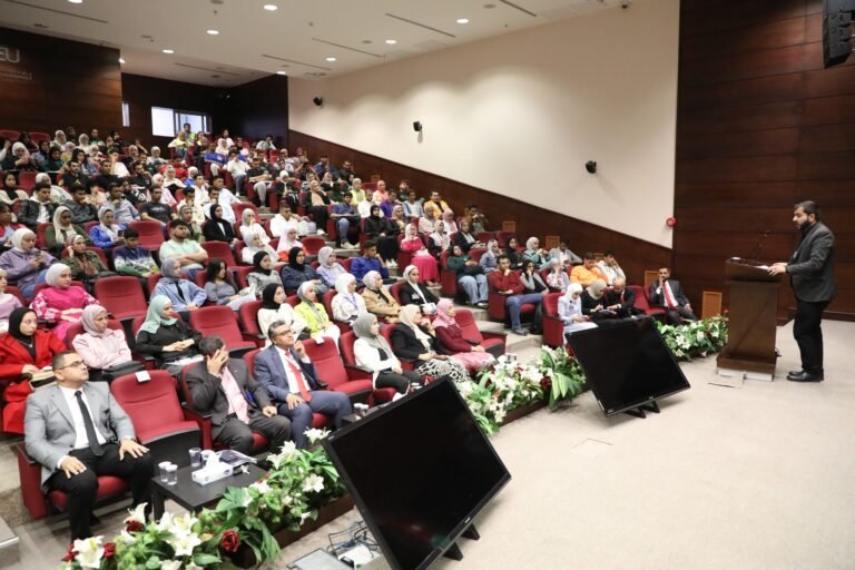 حوار موسع لطلبة “العلوم الطبية المساندة” و”التمريض” مع عميدهم في جامعة الشرق الأوسط